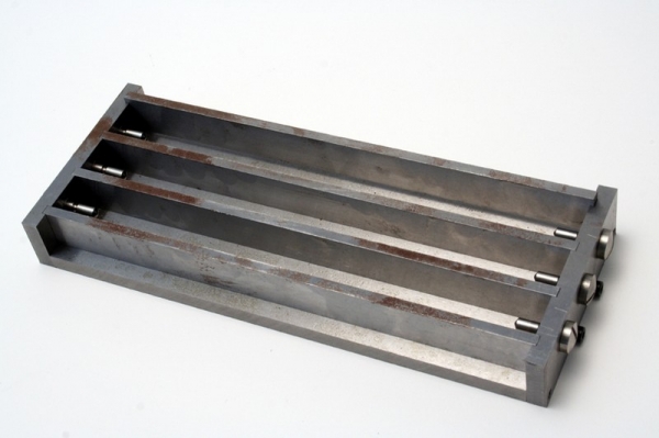 SHRINKAGE BAR MOULD - 25 X 25 X 282 MM - THREE MOULD COMPARTMENT