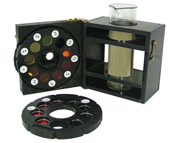 COMPARATOR BOX WITH MANUAL OBSERVATION - SINGLE APERTURE - ASTM D1500