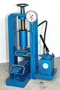FLEXURAL STRENGTH TESTING MACHINE - HAND OPERATED